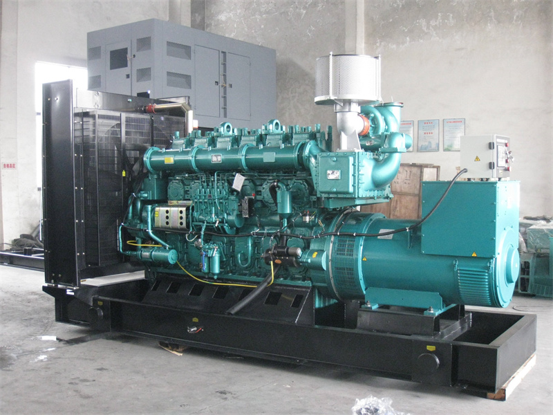 曲阜200KW 柴油发电机的油耗是多少？